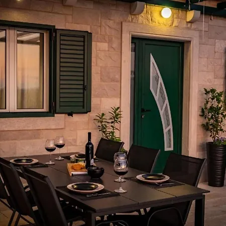 Bra Uta- Two Bedroom With Pool Tatil Evi *