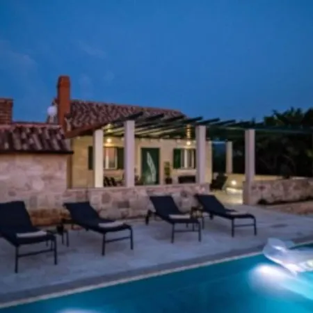 Tatil Evi Bra Uta- Two Bedroom With Pool Pucisca